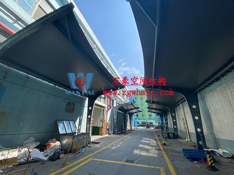 膜結構停車棚