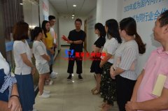 萬豪膜結構為優(yōu)秀員工頒發(fā)現(xiàn)金獎勵